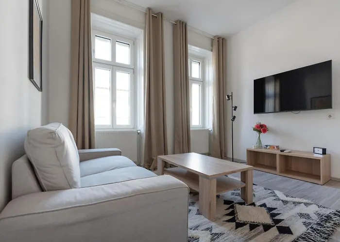 Lovely Apartment Near University