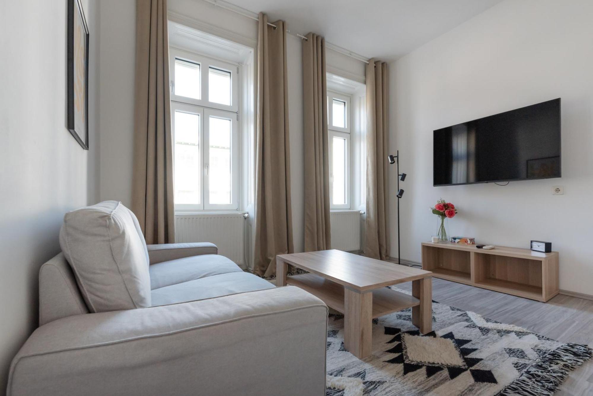 Apartment Lovely Near