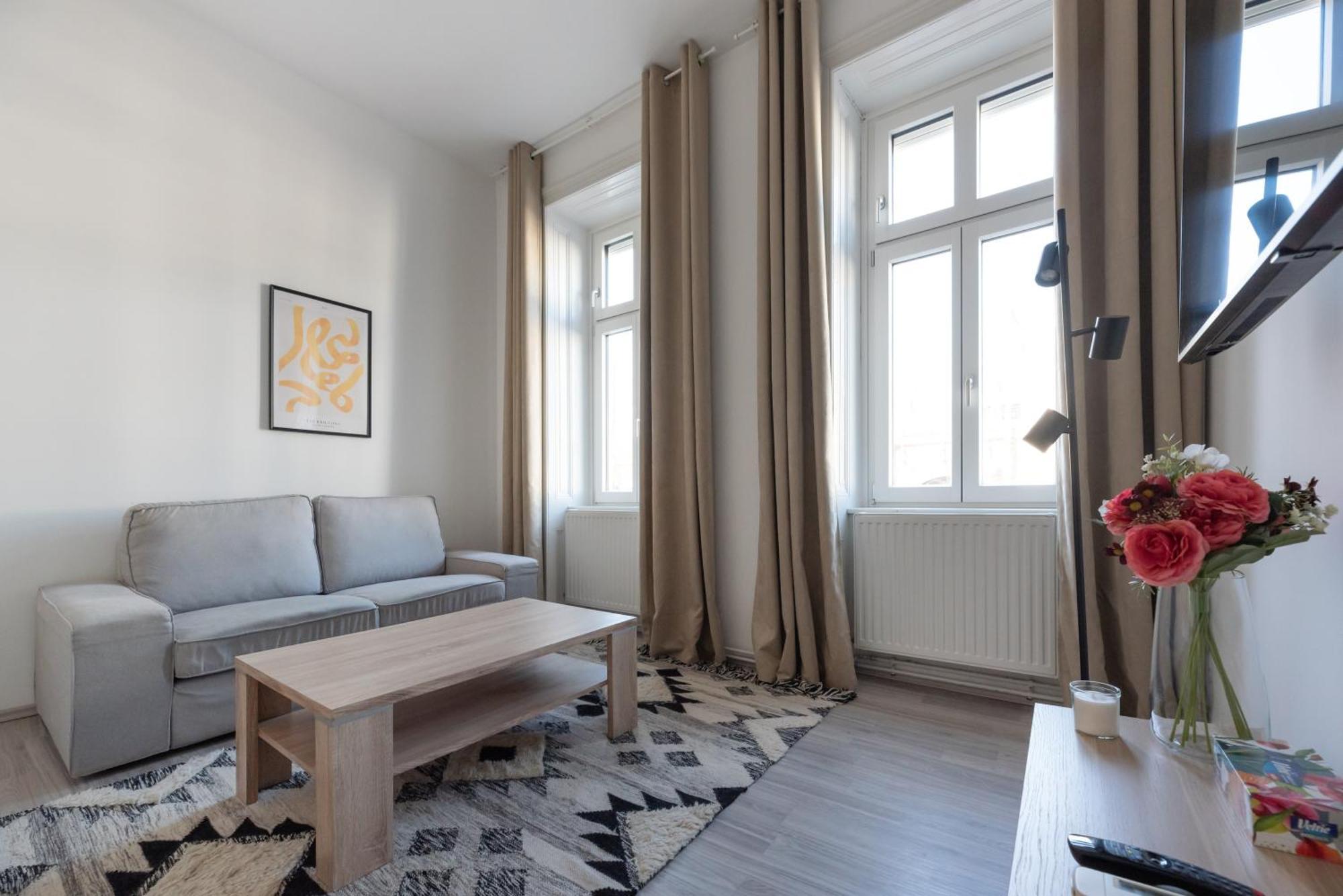 Apartment Lovely Near
